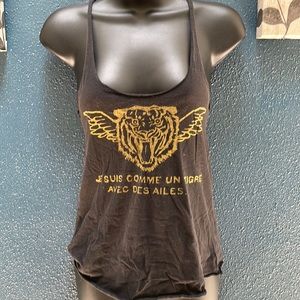 Cute black tank with French text, “I am like a tiger with wings”